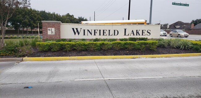 Foto del edificio - 2702 Golden Hills Ct