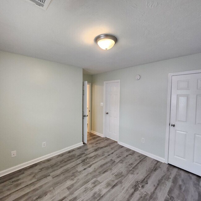 Foto del edificio - 5061 Wheeler Lake Rd