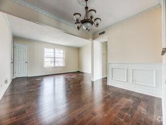 Building Photo - 5833 Sandhurst Ln