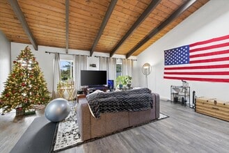 Building Photo - 401 Eastwood Dr