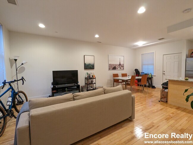 Building Photo - 110 Second St. Unit 112