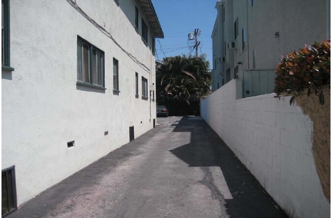 Building Photo - 4456 S Centinela Ave