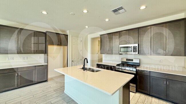 Building Photo - 337 E Hawaii Dr