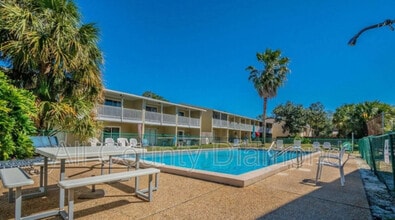 Building Photo - 6903 N Lagoon Dr