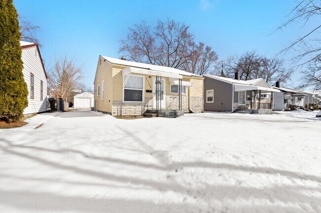 Building Photo - 21126 Atlantic Ave
