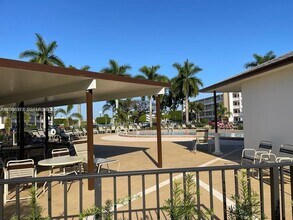 Building Photo - 1072 Cornwall D