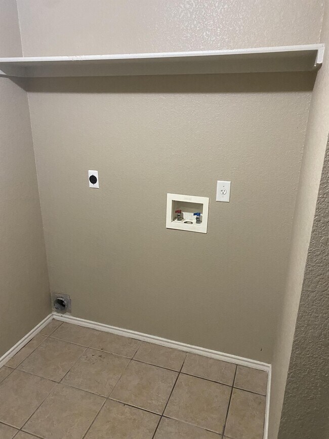 Building Photo - 1310 Dugger Cir