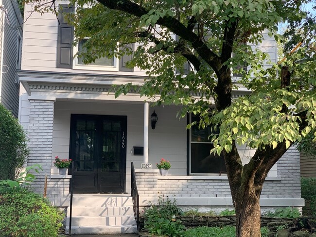 Building Photo - 1620 Rosewood Ave