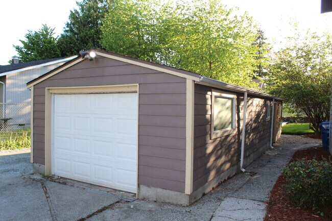 1 car Garage - 10461 57th Ave S