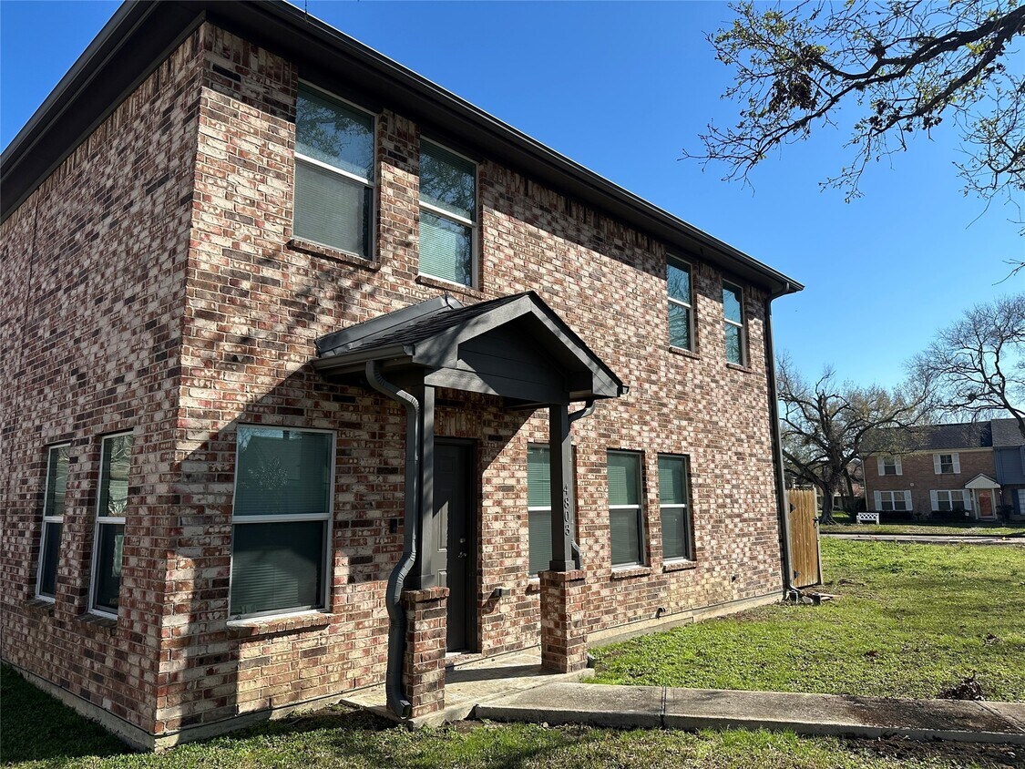 Foto principal - 4803 Forest Ct