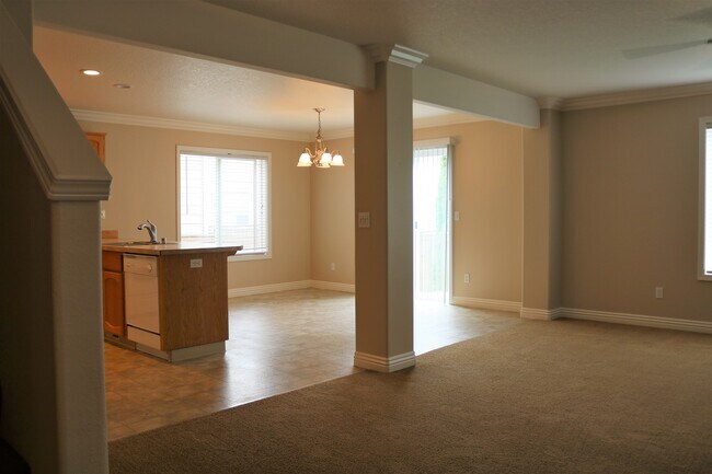 Foto del edificio - Home Sweet Home! 4 Bedroom/2.5 Bath in Salmon Creek: Available 10/10!