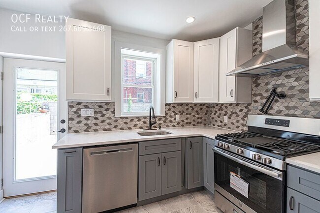 Building Photo - Point Breeze Townhome
