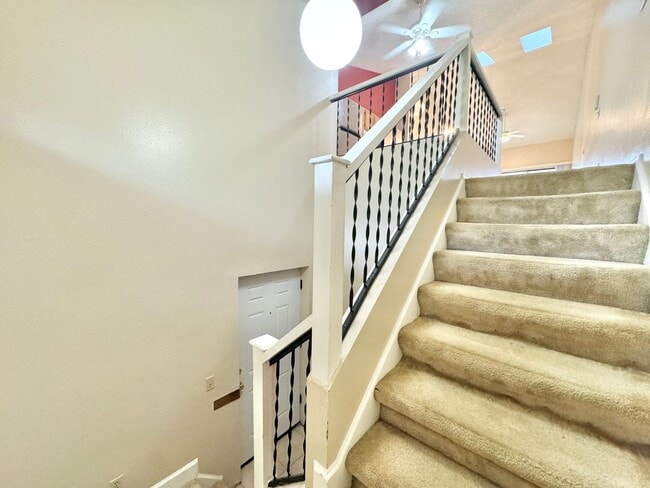 Building Photo - Winterset Condo
