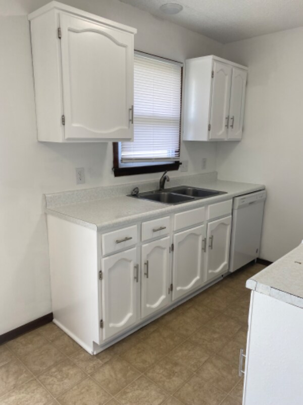 207 N Brunswick St Unit Apt 3, Wichita, KS 67212 Apartment for Rent