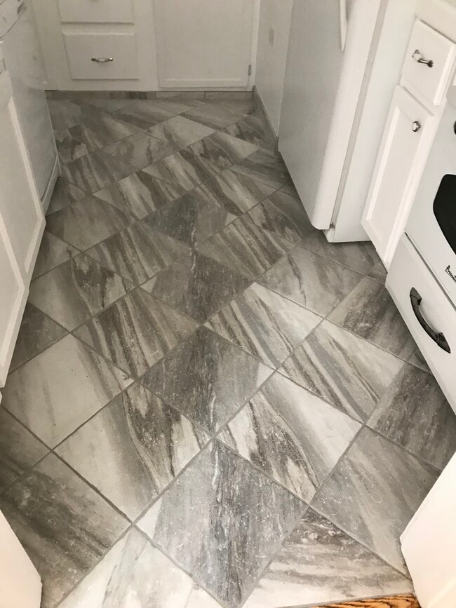 Building Photo - 2118 N Glenoaks Blvd