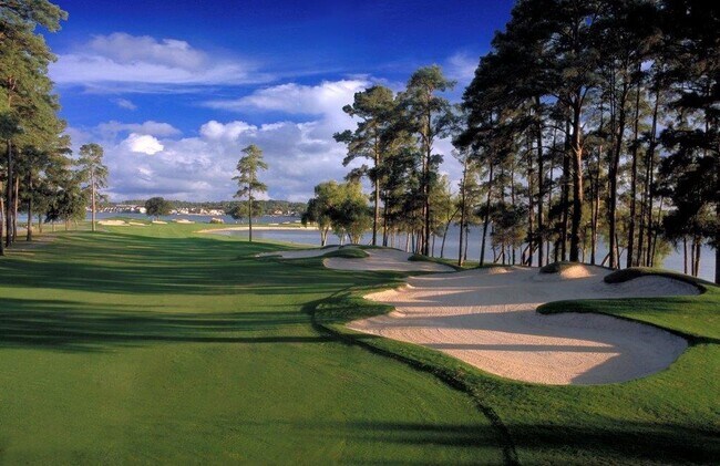 Foto del edificio - 3234 Golfcrest Dr