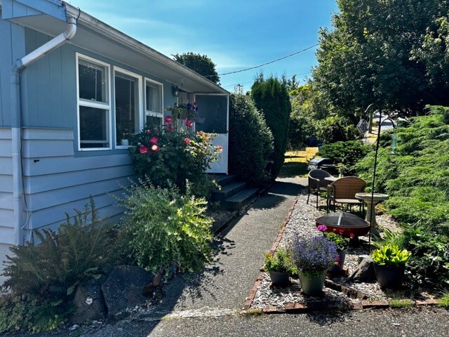 Foto principal - 4226 27th Ave W