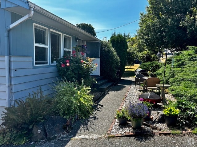 Building Photo - 4226 27th Ave W