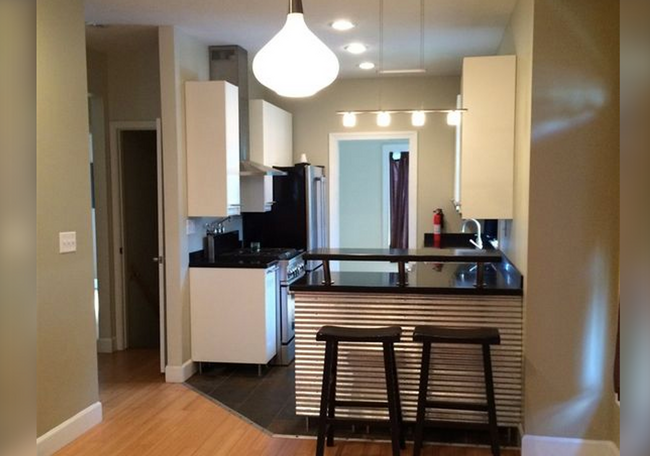 Building Photo - 3 bedroom, 2 bath bungalow, south of town!