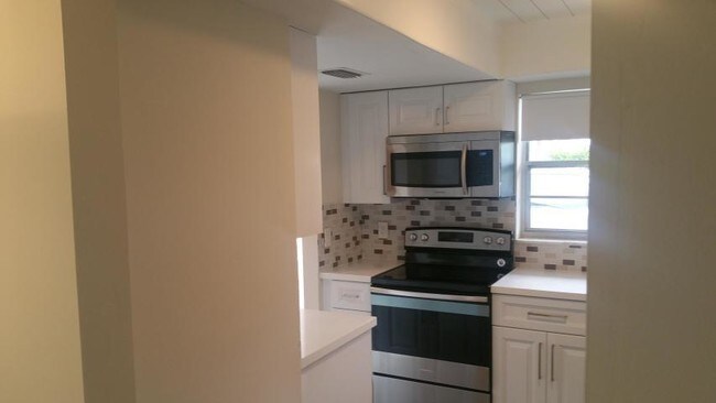 Building Photo - 18081 SE Country Club Drive  315
