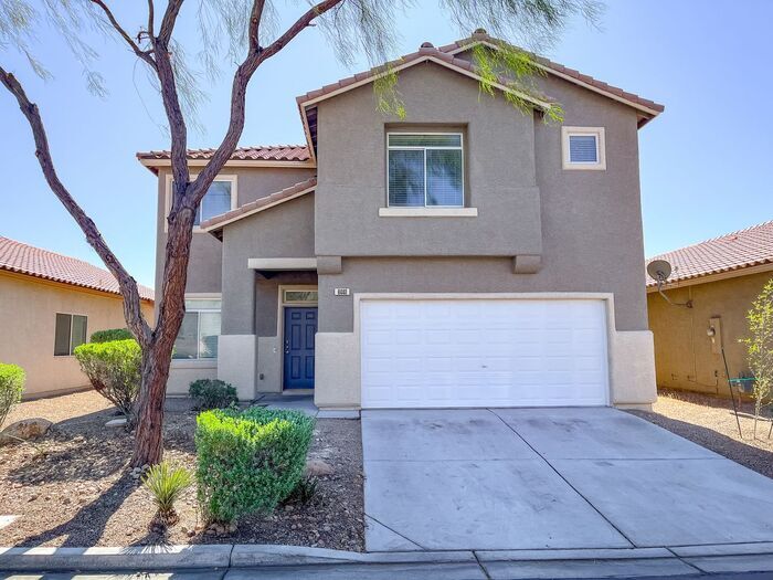Foto principal - Charming Two-Story Home with Spacious Layout!