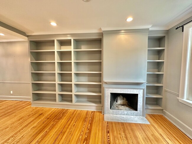 Building Photo - Historic Georgetown Sunny 2 Bedroom 1.5 Ba...