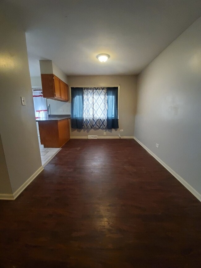 Building Photo - 450 E Mulberry Ct