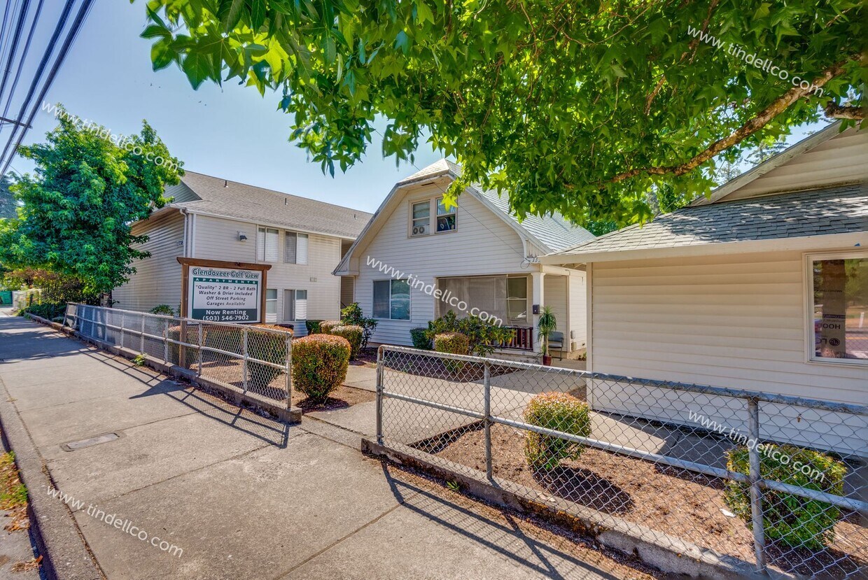 Primary Photo - $500 OFF 2ND MONTH RENT** Spacious Pet-Friendly Top-Floor Unit w/ Parking Included!