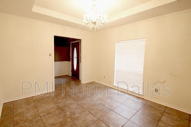 Building Photo - 1027 Ridgeview Cir