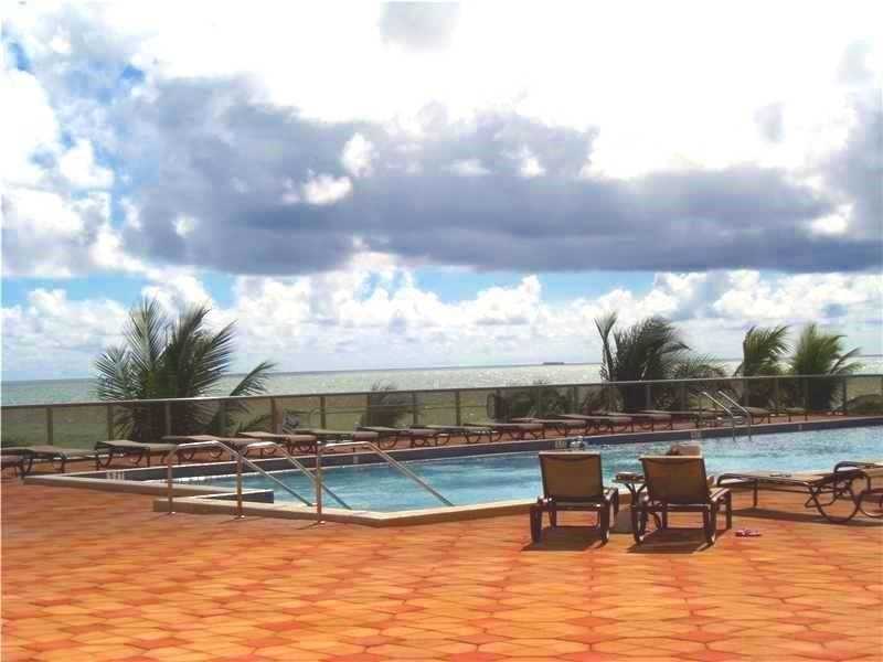 Primary Photo - 6039 Collins Ave