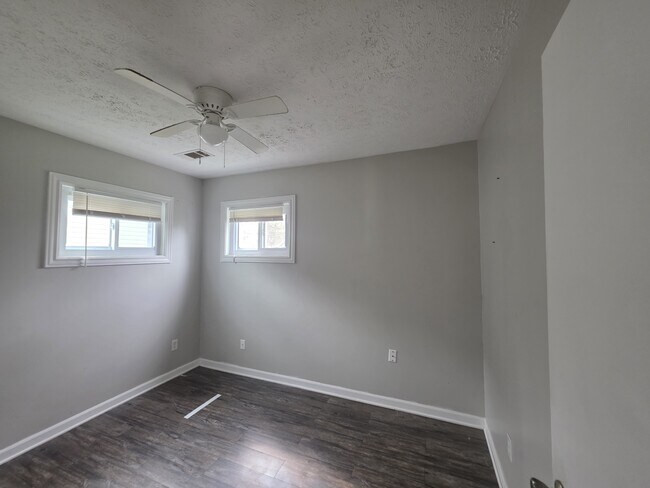 Foto del edificio - 3825 Kenard Ct