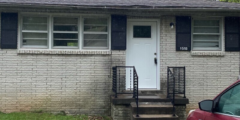 Primary Photo - (1518 Paradise Hill) 2 Bed/ 1 Bath Apartment