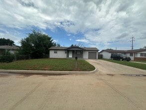 Building Photo - 1705 Melody Dr
