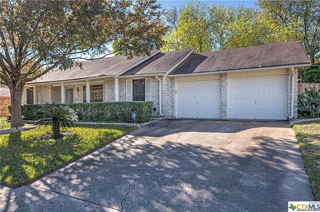Primary Photo - 1013 Weeping Willow Dr