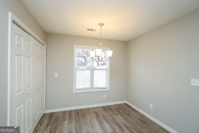 Building Photo - 353 Knollwood Ln
