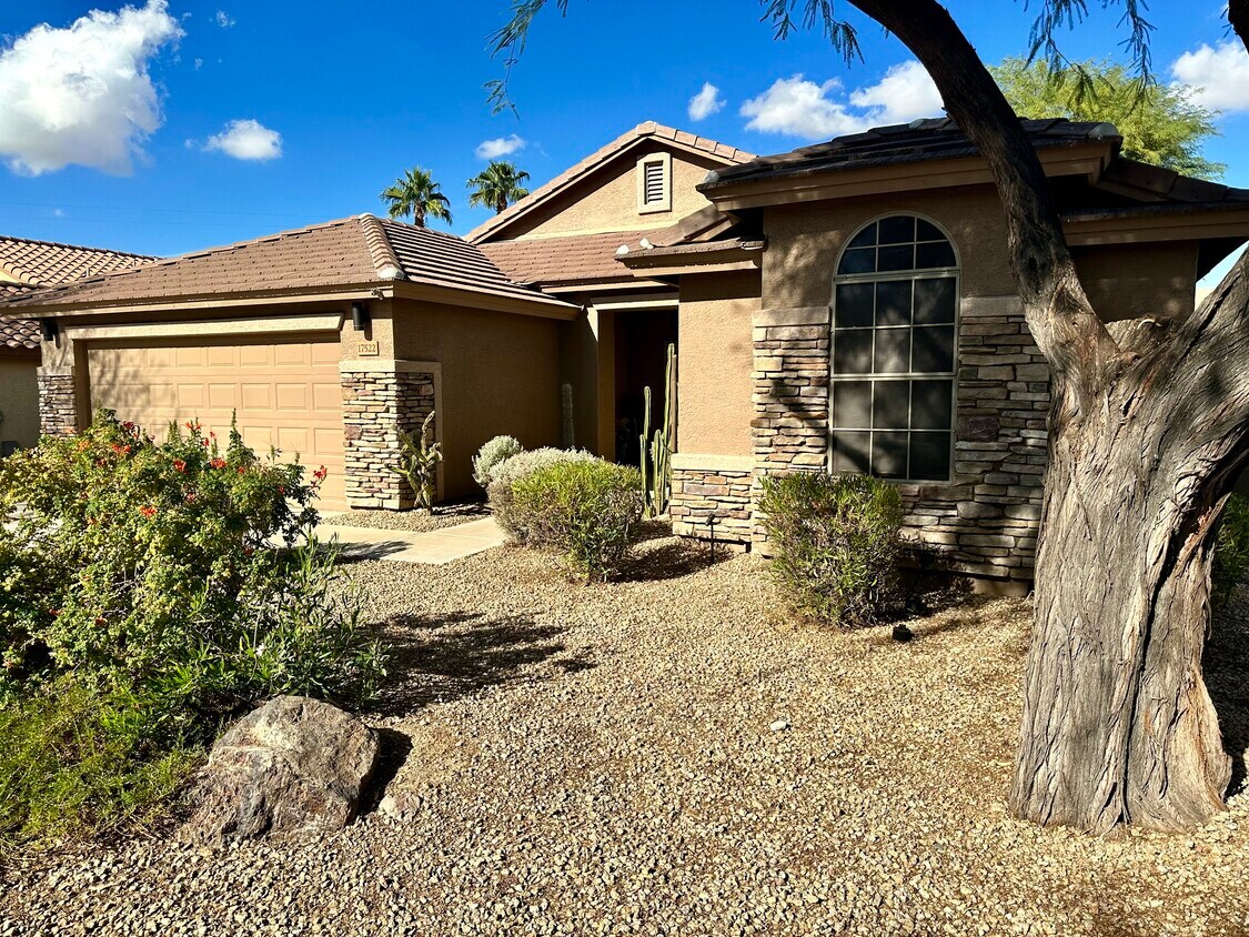 Foto principal - 17522 W Wandering Creek Rd
