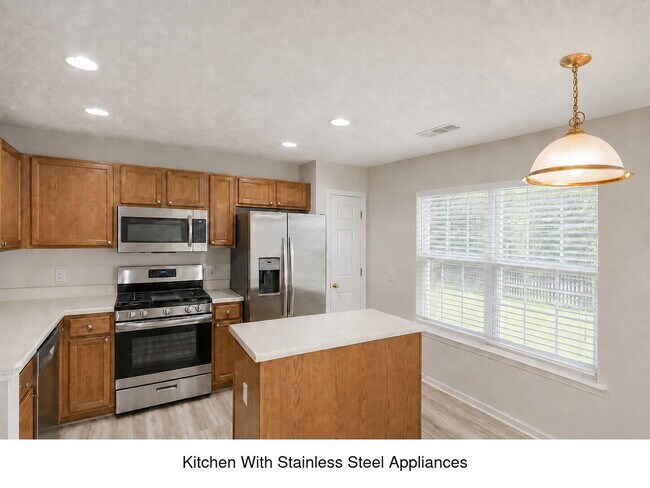 Building Photo - 3-Bedroom Pet Friendly Home with Fenced Backyard Near GA-400