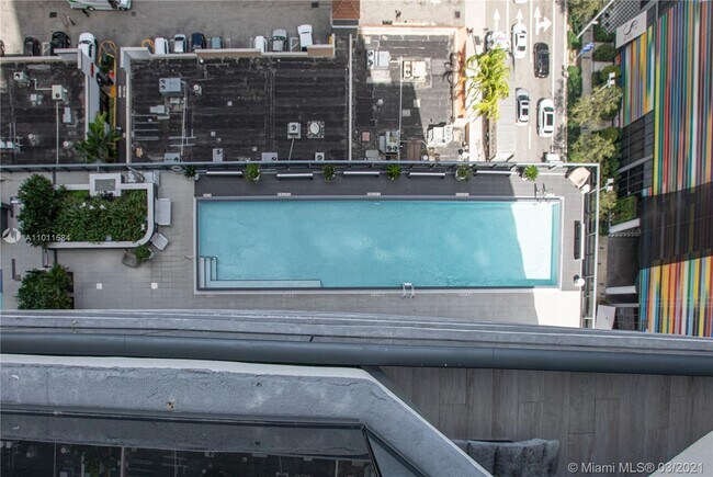 Foto del edificio - 45 SW 9th St