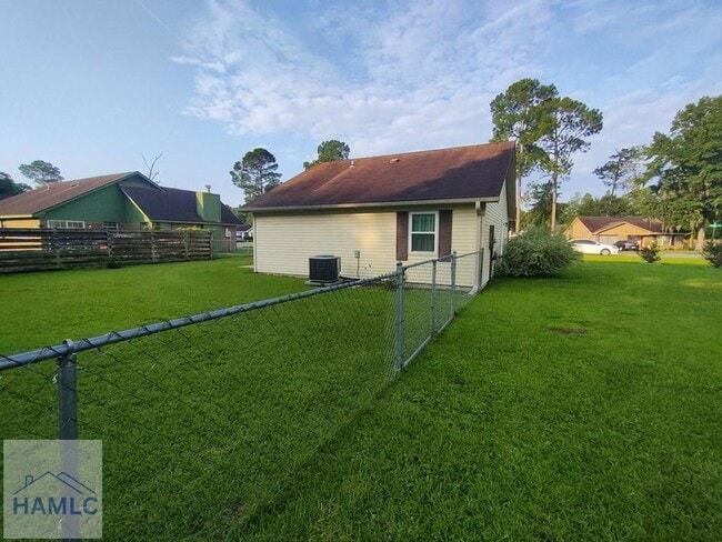 Building Photo - 633 Trevor St