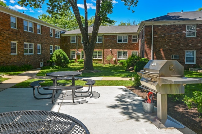 Building Photo - The Parc at Summit