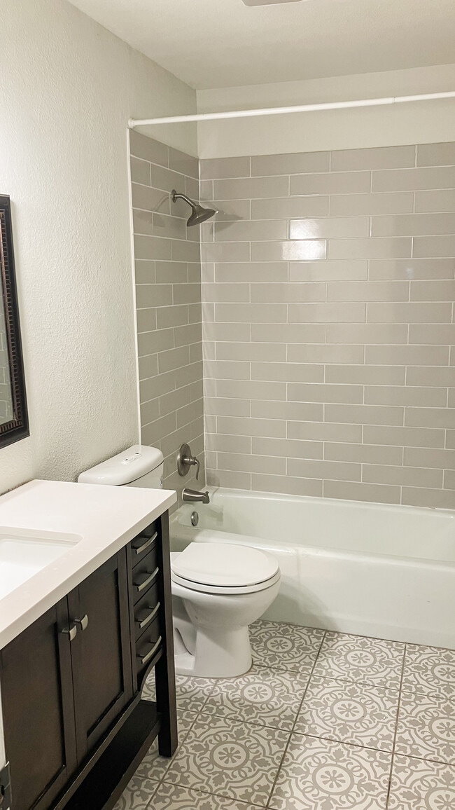 Baño común - 6403 Espana Dr