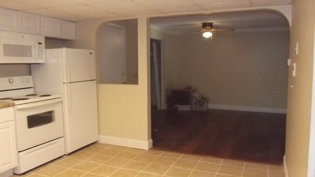 Building Photo - 11 Shadowbrook Ln