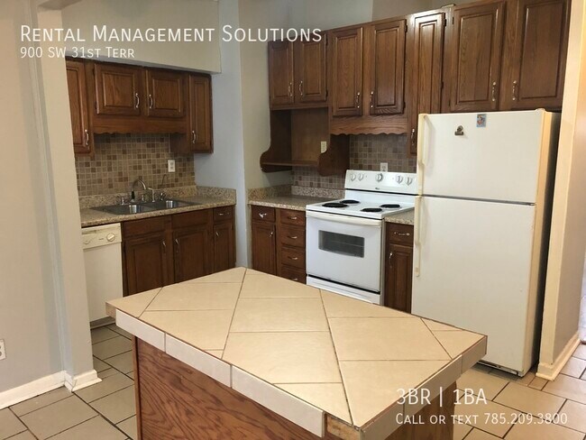 Building Photo - 900 SW 31st Terr- 3 BED/1 BATH