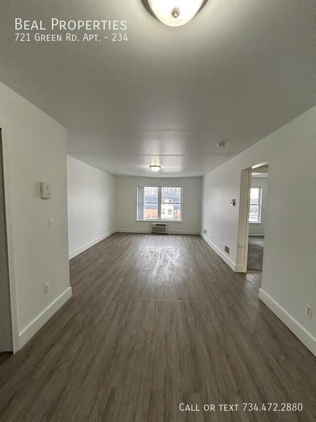 Building Photo - 721 Green Rd