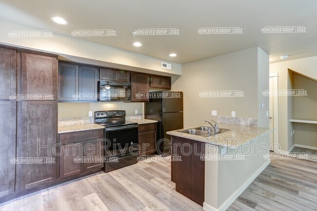 Building Photo - 205 Meadowview Ln N
