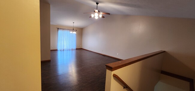 Foto del edificio - 712 Autumn Ridge Ct