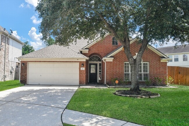 Building Photo - 707 New Pines Dr