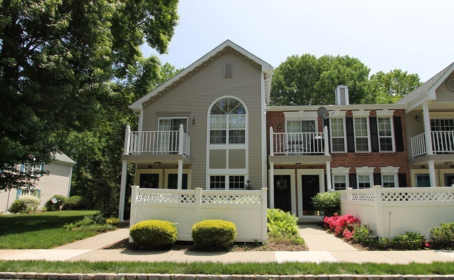 Society Hill Penthouse Condo for Rent in Tinton Falls, NJ