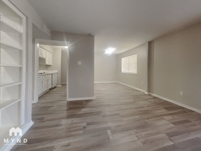 Foto del edificio - 5625 Antoine Dr