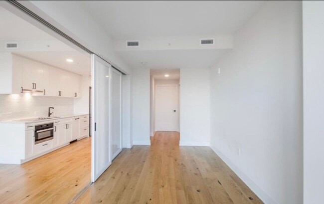 Building Photo - 1211 Van St SE